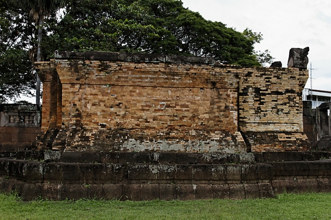 Prasat Sa Kamphaeng Yai-027